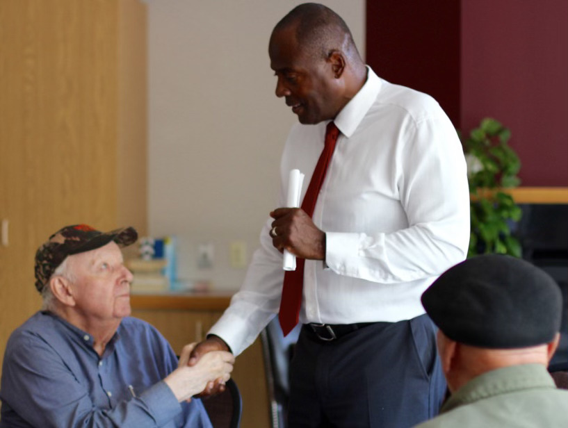 Willard Reaves speaking with Manitobans